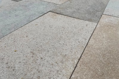 2.67 m² Purbeck Traditional Blend Paving in a bush hammered finish